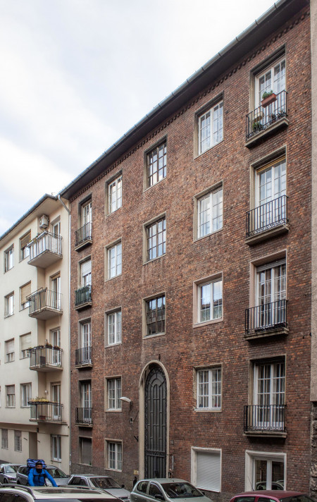 Apartments Hattyú street