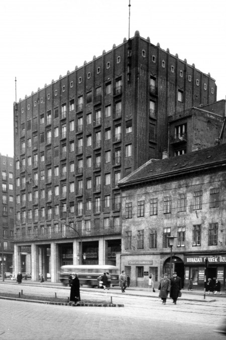 Apartments Madach square 1 (ex Károly krt. 13–15)